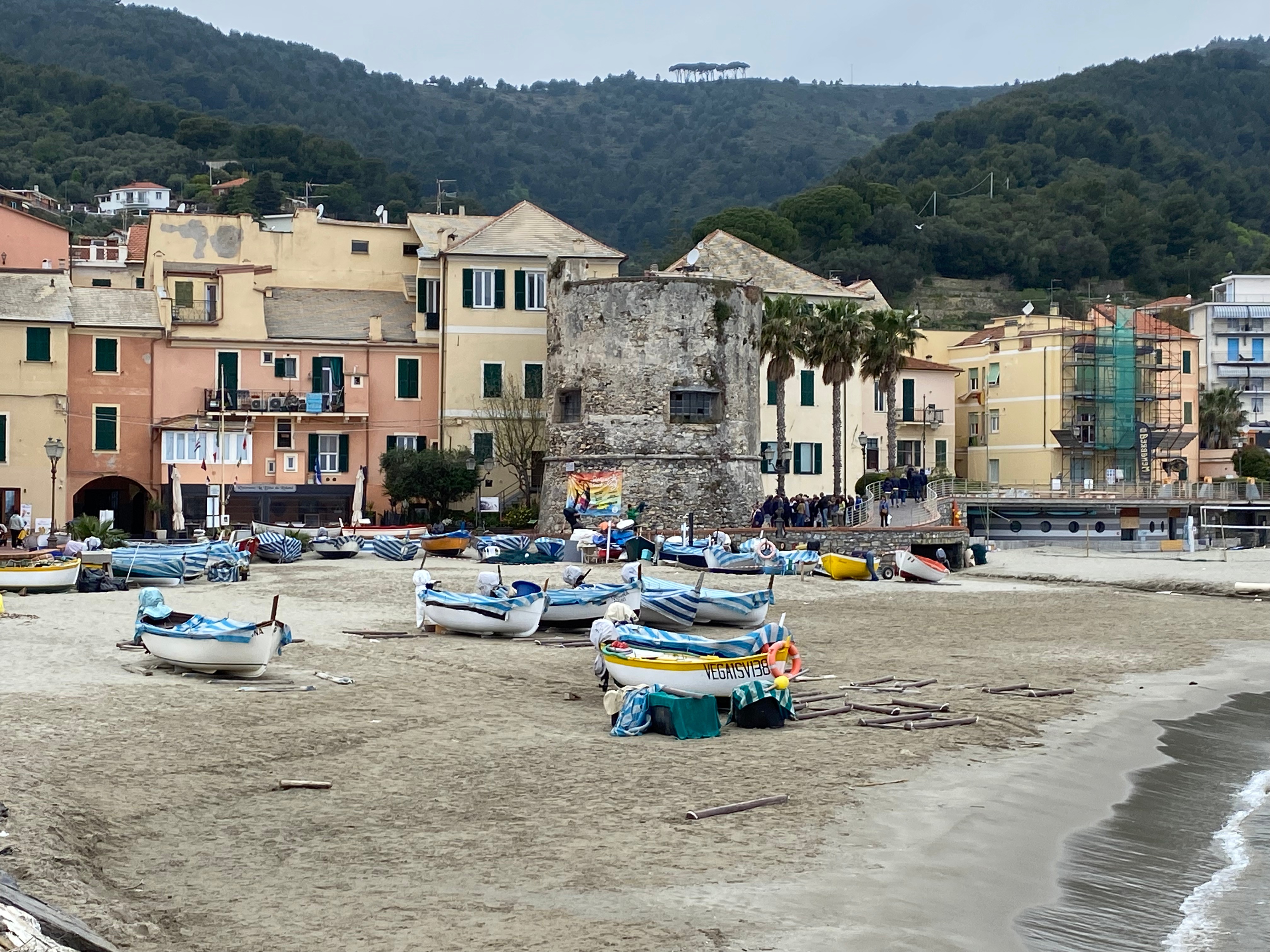 Laigueglia, un borgo da vivere piano